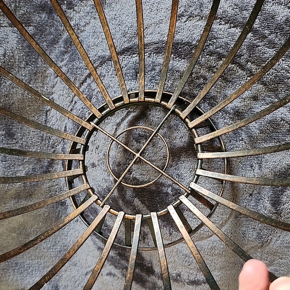 Metal Wire Fruit Basket Table Basket Plant holder - Picture 4 of 4